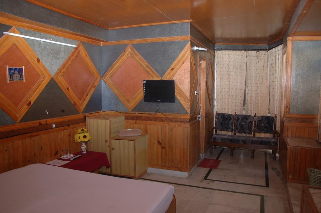 Hotel Arsh International Nainital Kültér fotó