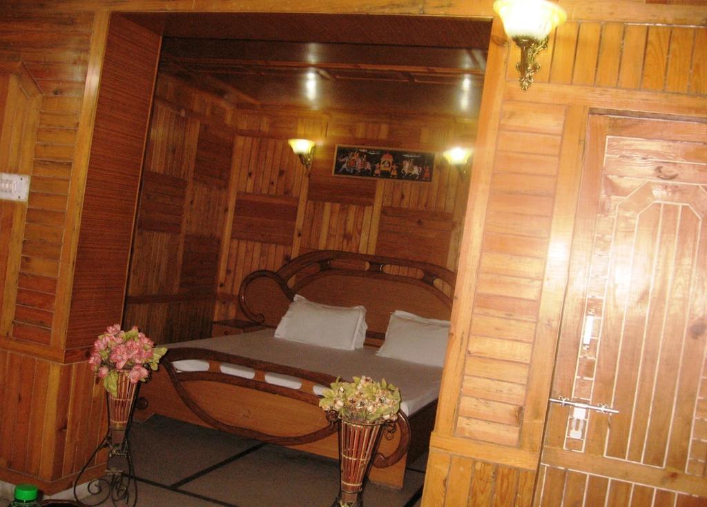 Hotel Arsh International Nainital Kültér fotó