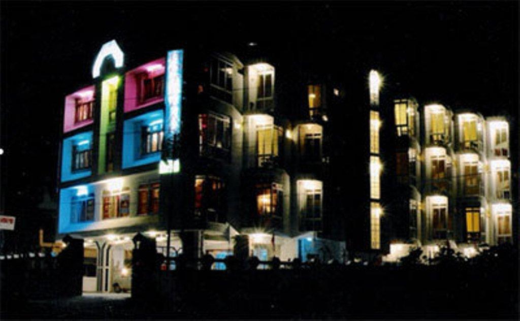 Hotel Arsh International Nainital Kültér fotó